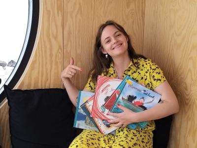 Agnethe læser for de 3-5 årige