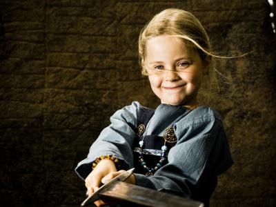 Vikingepige med sværd